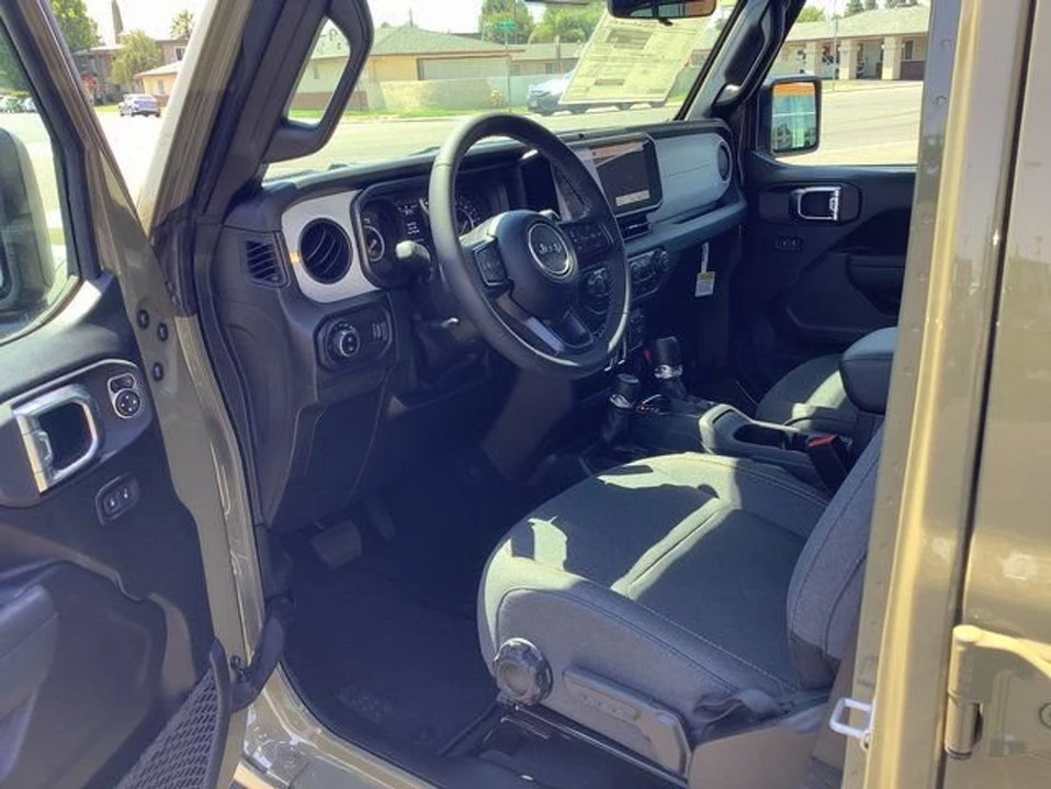 2025 Jeep JT Gladiator - Image 6 of 9