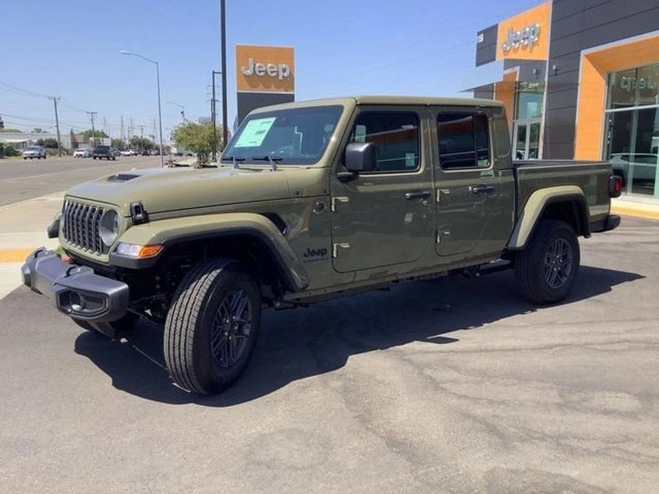 2025 Jeep JT Gladiator - Image 4 of 9