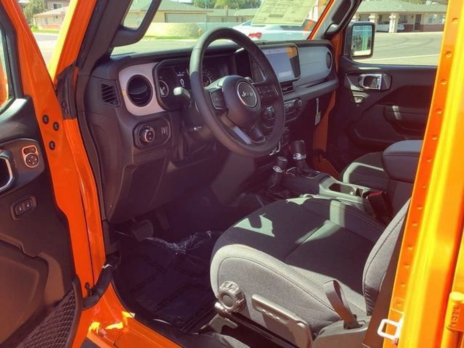2025 Jeep JT Gladiator - Image 6 of 9
