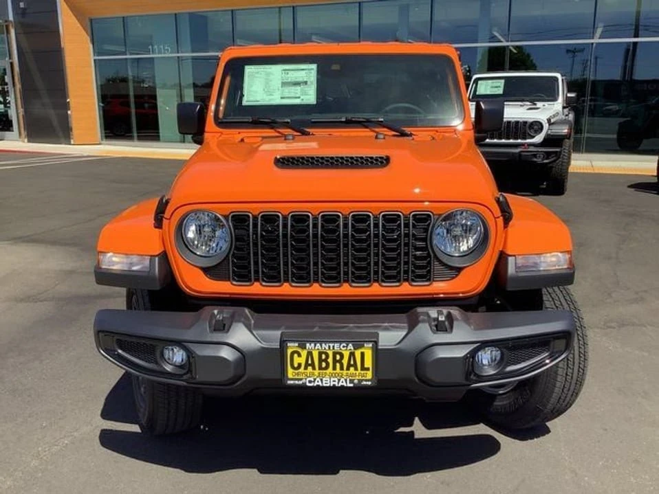 2025 Jeep JT Gladiator - Image 4 of 9