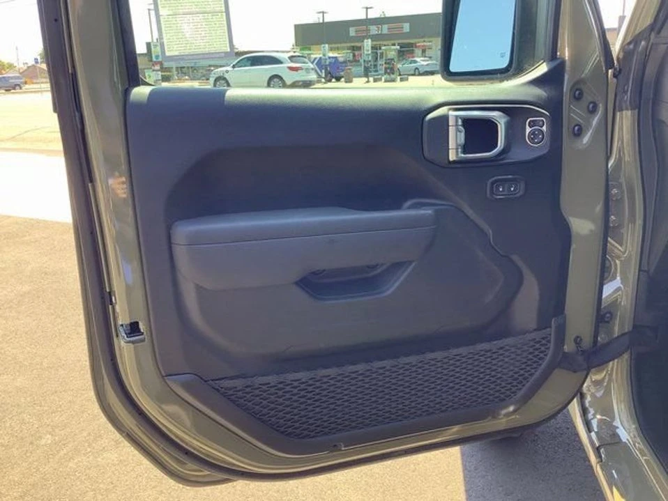 2025 Jeep JT Gladiator - Image 8 of 9