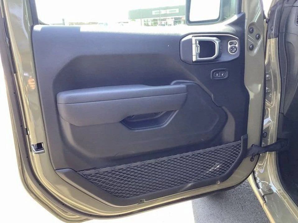 2025 Jeep JT Gladiator - Image 8 of 9