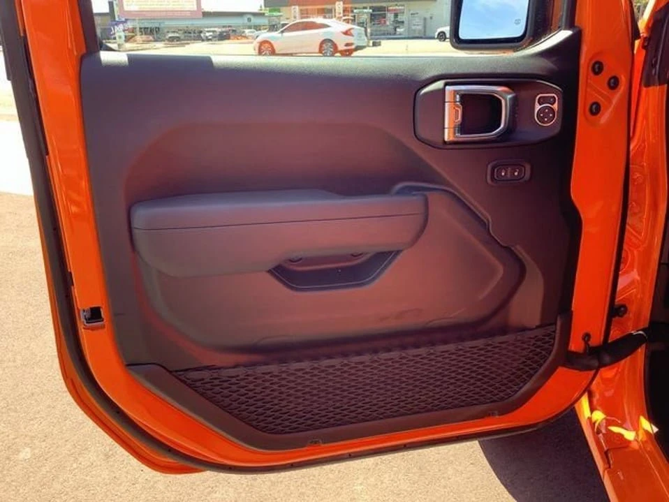 2025 Jeep JT Gladiator - Image 8 of 9