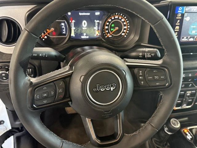 2025 Jeep JT Gladiator - Image 16 of 20