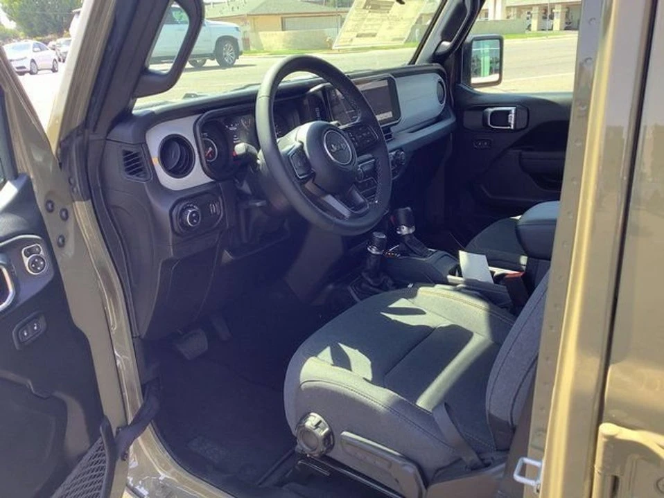 2025 Jeep JT Gladiator - Image 6 of 9