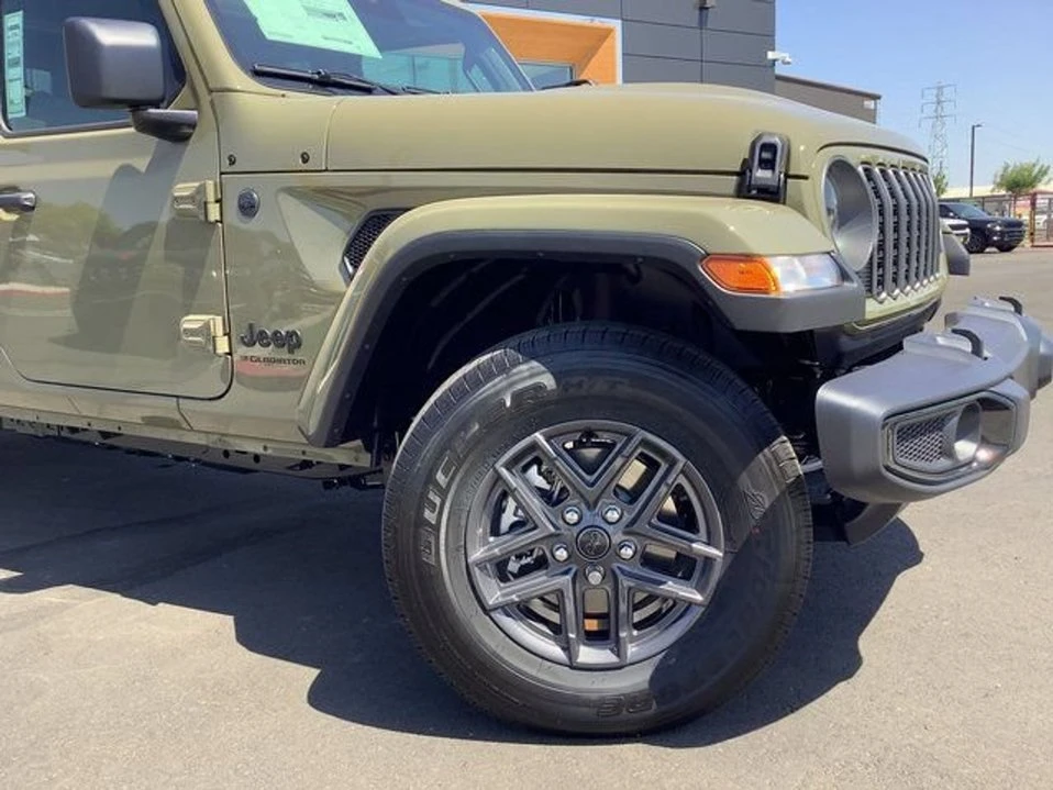2025 Jeep JT Gladiator - Image 2 of 9