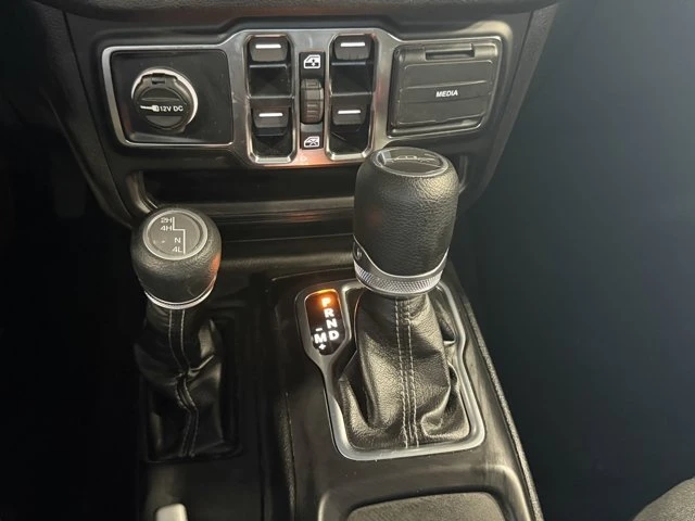 2025 Jeep JT Gladiator - Image 15 of 20