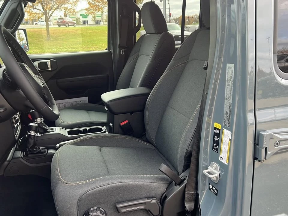 2025 Jeep JT Gladiator - Image 11 of 20