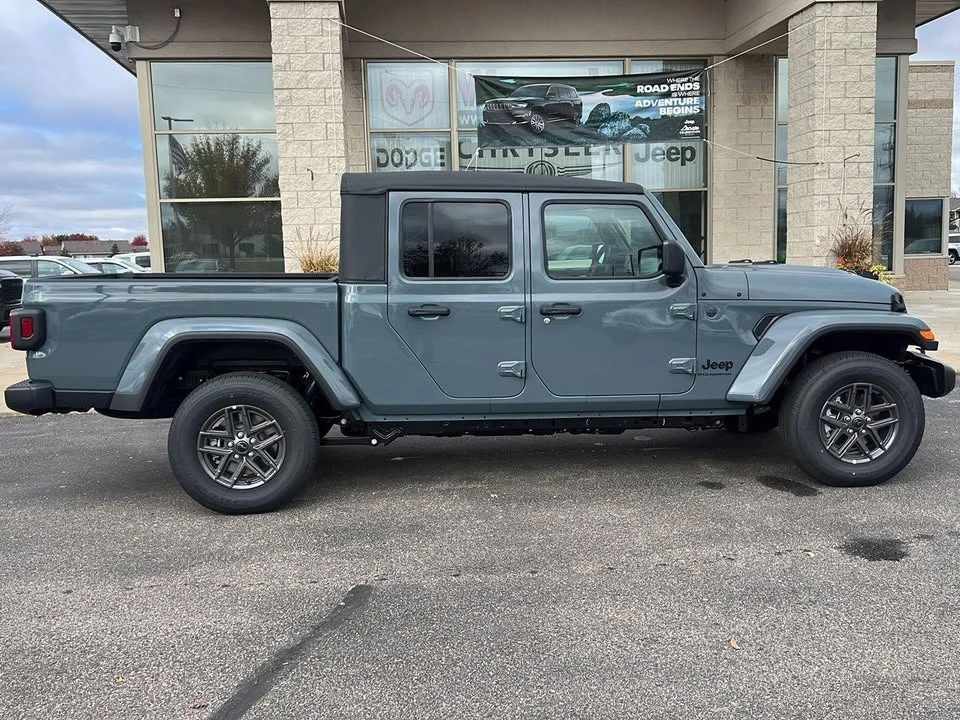 2025 Jeep JT Gladiator - Image 9 of 20