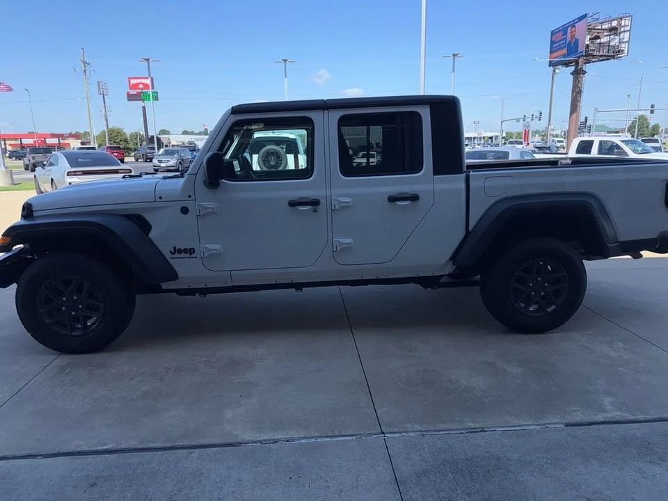 2025 Jeep JT Gladiator - Image 6 of 20