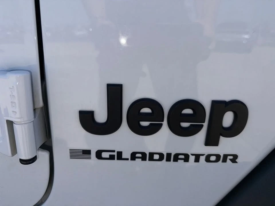 2025 Jeep JT Gladiator - Image 11 of 20