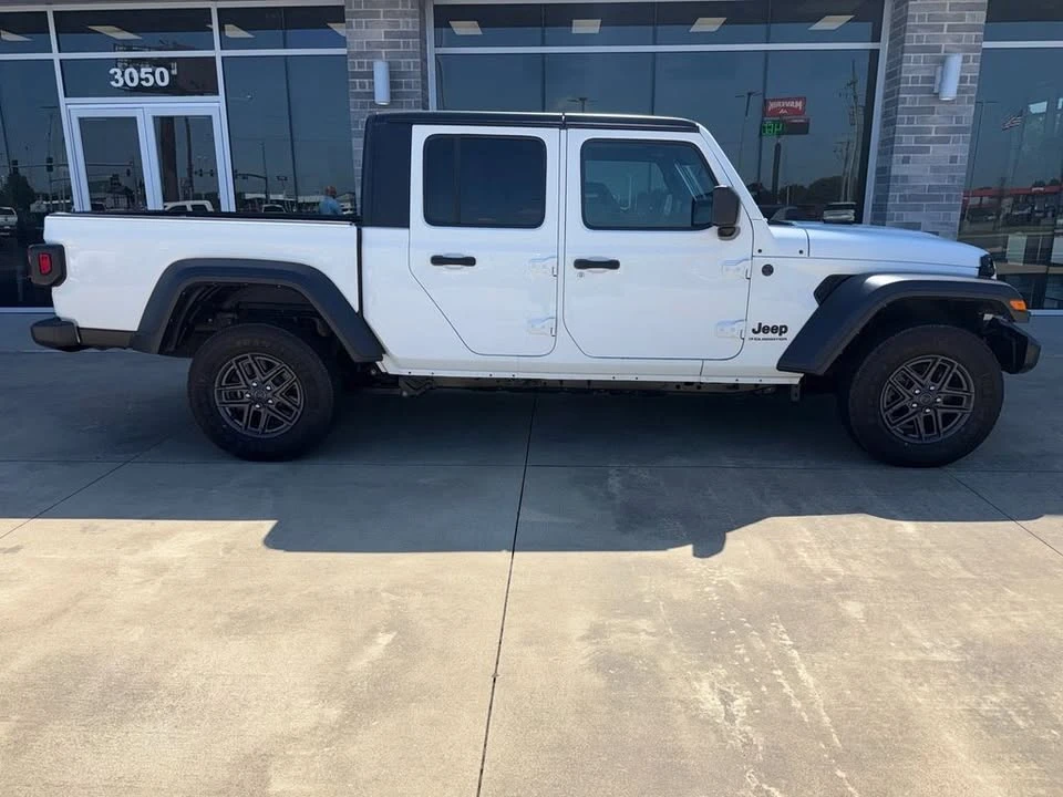 2025 Jeep JT Gladiator - Image 3 of 20