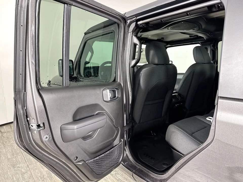 2025 Jeep JT Gladiator - Image 13 of 20