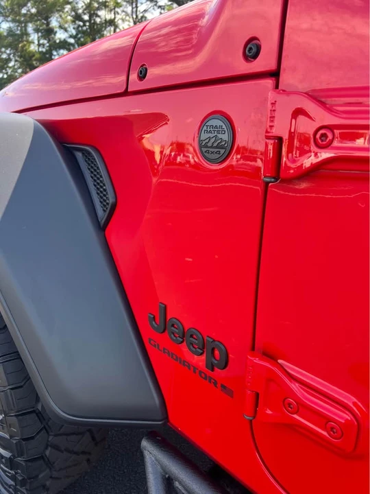 2025 Jeep JT Gladiator - Image 13 of 14