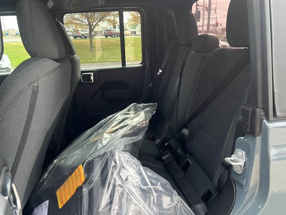 2025 Jeep JT Gladiator - Image 17 of 18