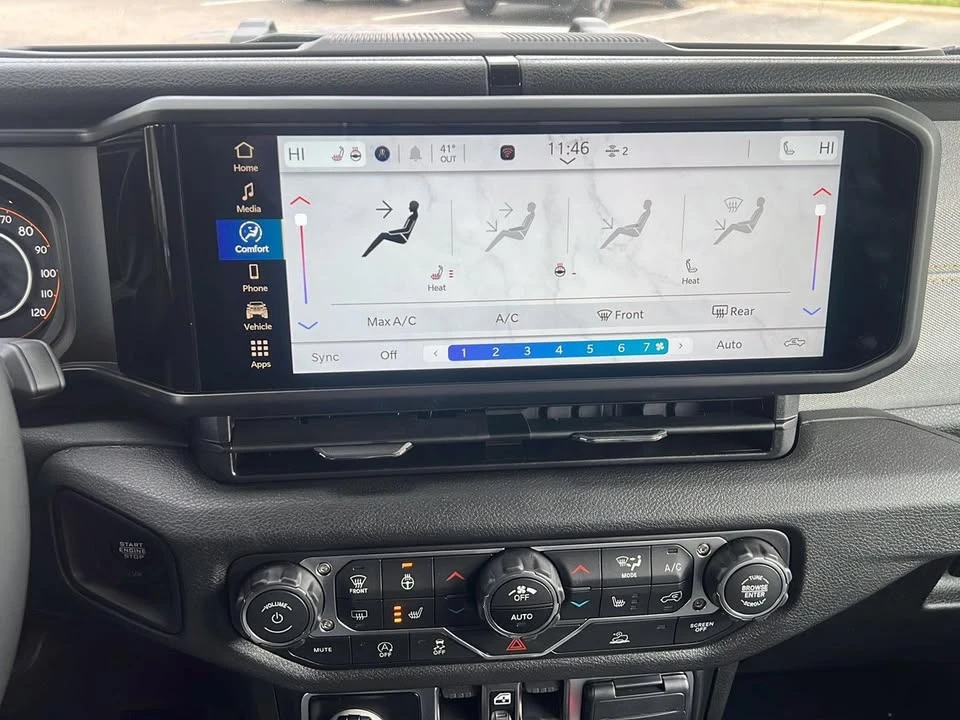 2025 Jeep JT Gladiator - Image 15 of 18