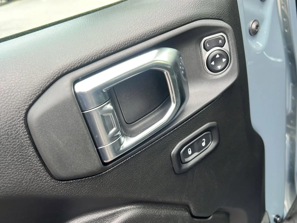 2025 Jeep JT Gladiator - Image 11 of 18
