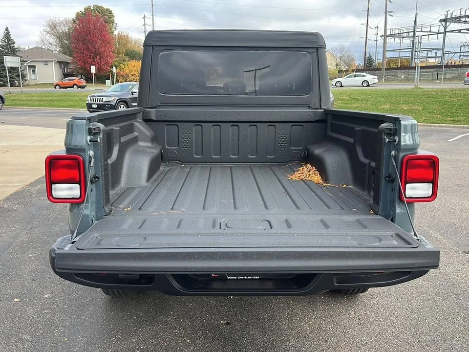 2025 Jeep JT Gladiator - Image 18 of 18