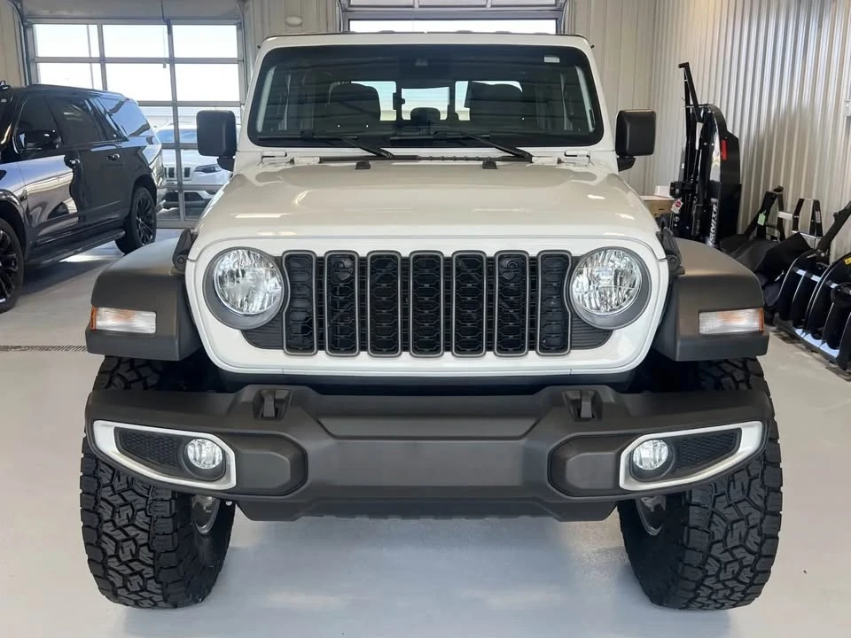 2025 Jeep JT Gladiator - Image 2 of 19
