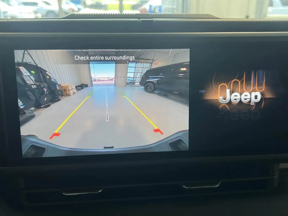 2025 Jeep JT Gladiator - Image 18 of 19