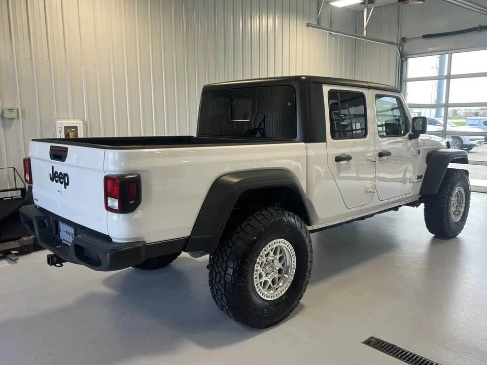 2025 Jeep JT Gladiator - Image 4 of 19