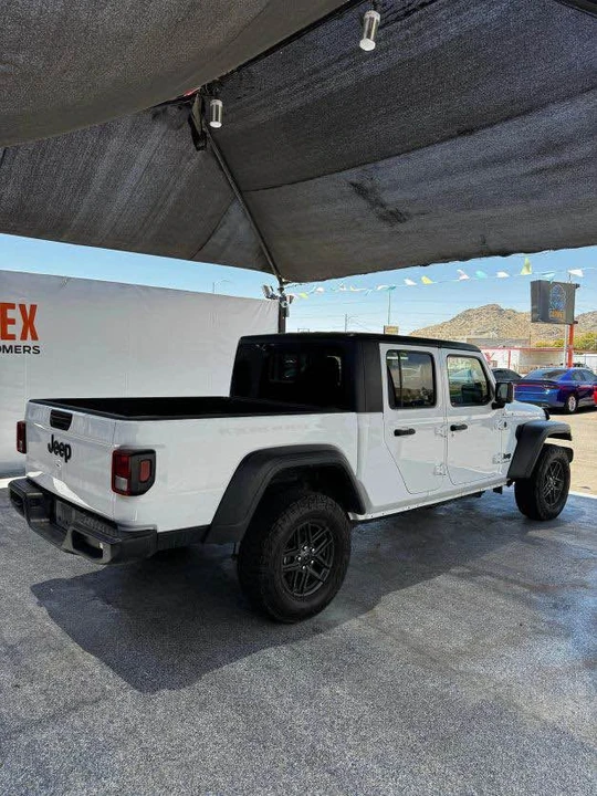 2025 Jeep JT Gladiator - Image 9 of 9