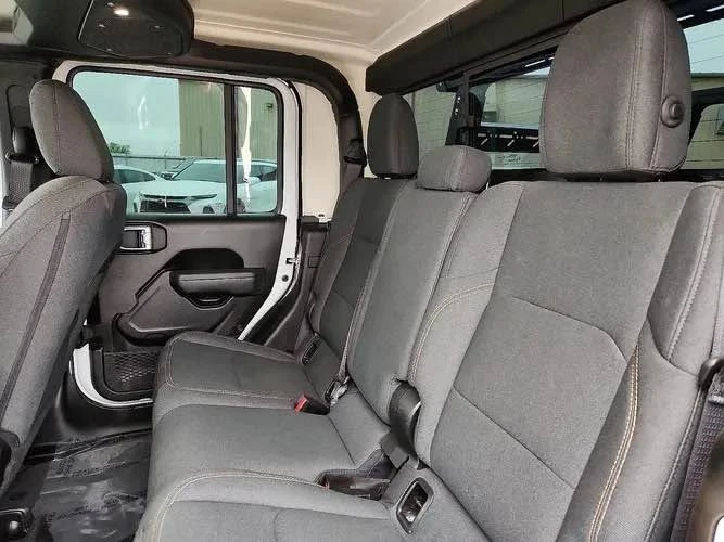 2025 Jeep JT Gladiator - Image 9 of 20