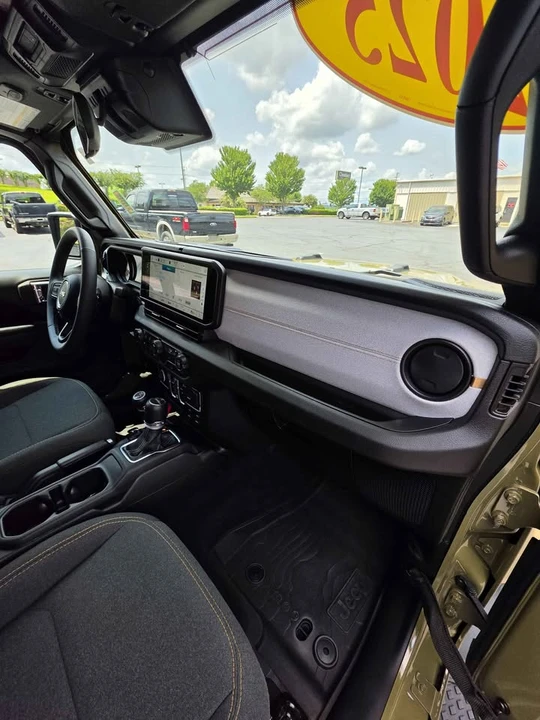 2025 Jeep JT Gladiator - Image 9 of 18