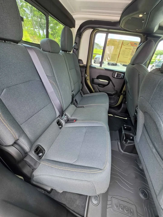 2025 Jeep JT Gladiator - Image 11 of 18