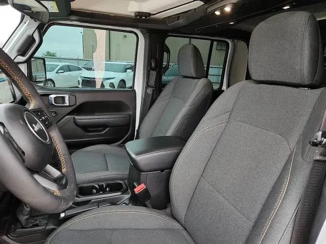 2025 Jeep JT Gladiator - Image 11 of 20