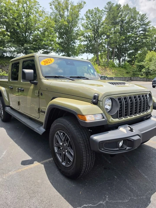 2025 Jeep JT Gladiator - Image 7 of 18