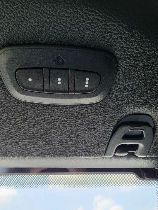 2025 Jeep JT Gladiator - Image 17 of 18
