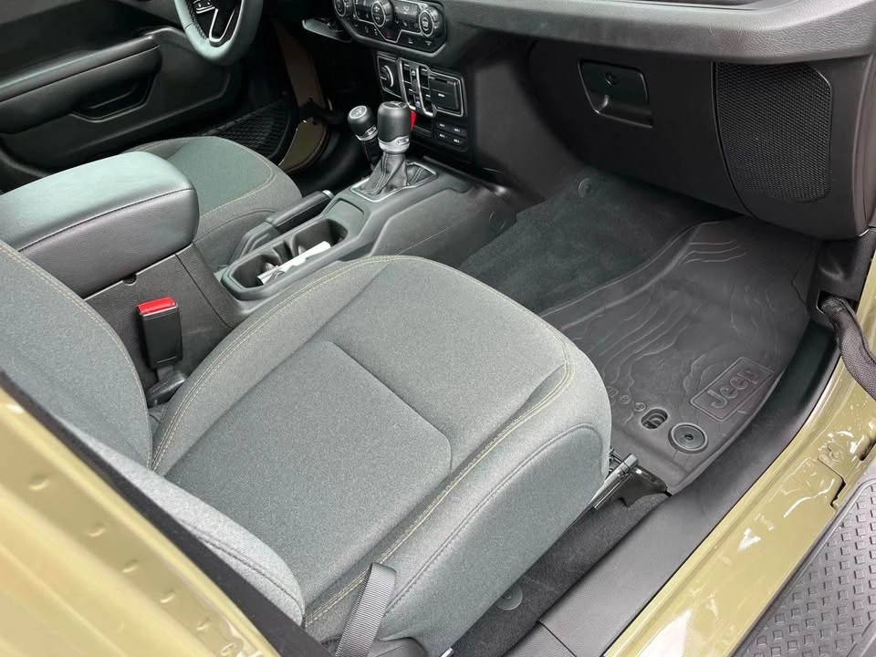 2025 Jeep JT Gladiator - Image 13 of 16