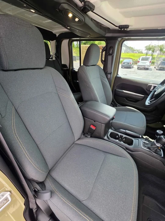 2025 Jeep JT Gladiator - Image 10 of 18