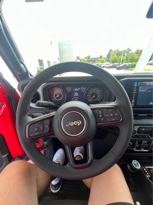 2025 Jeep JT Gladiator - Image 14 of 18