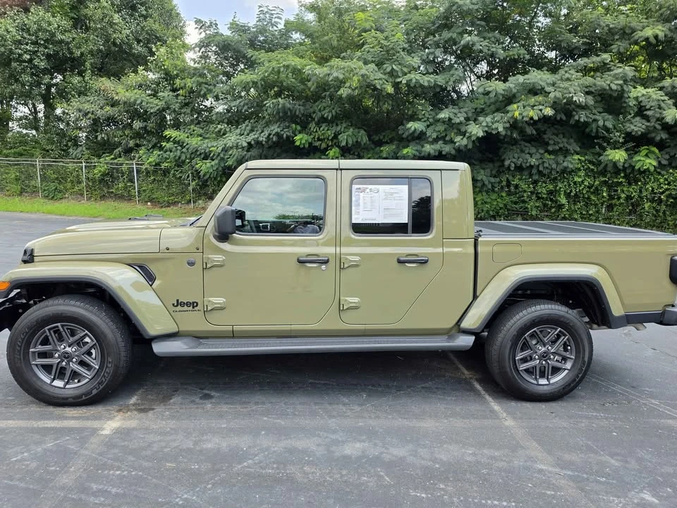 2025 Jeep JT Gladiator - Image 2 of 18