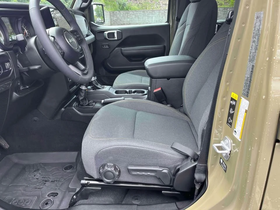 2025 Jeep JT Gladiator - Image 14 of 16