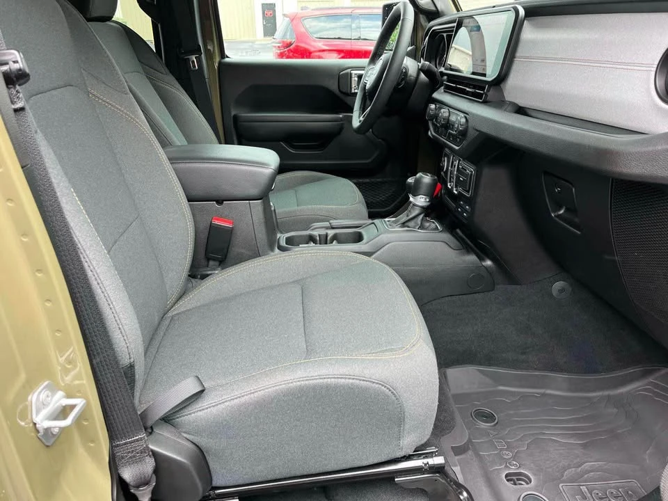 2025 Jeep JT Gladiator - Image 12 of 14