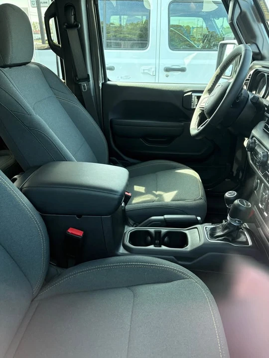 2025 Jeep JT Gladiator - Image 5 of 6