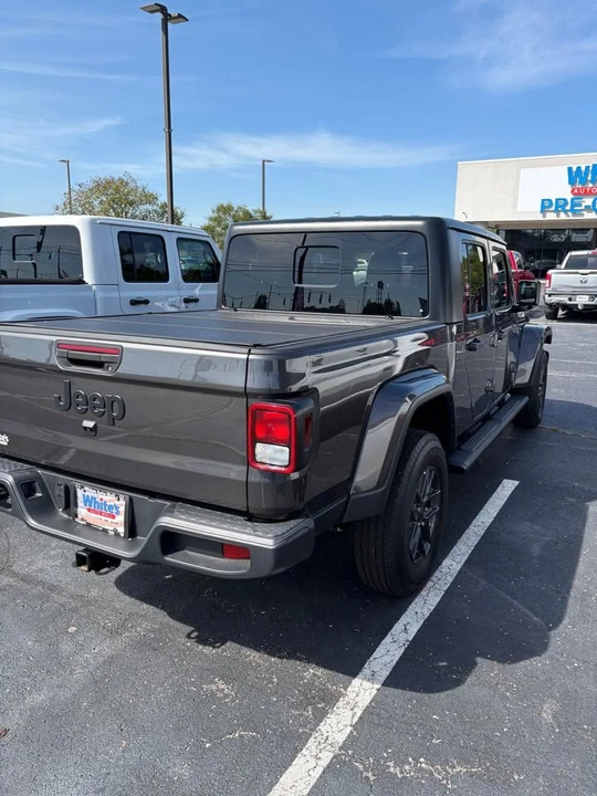 2025 Jeep JT Gladiator - Image 4 of 6