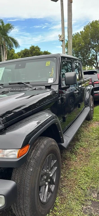 2025 Jeep JT Gladiator - Image 2 of 2