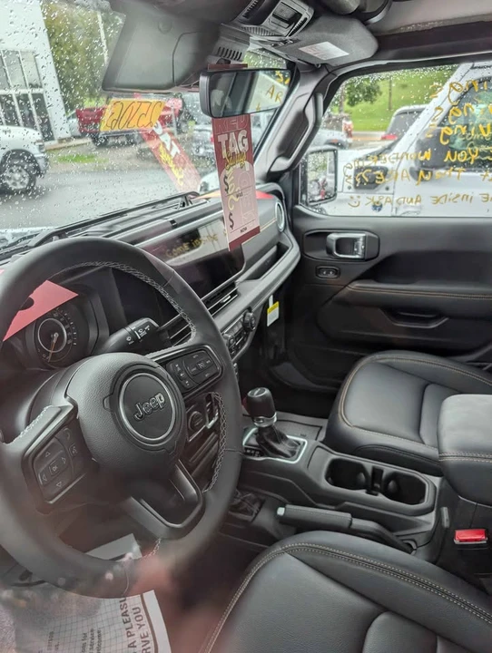 2025 Jeep JT Gladiator - Image 6 of 7