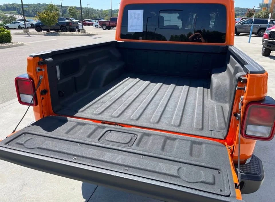 2025 Jeep JT Gladiator - Image 14 of 15