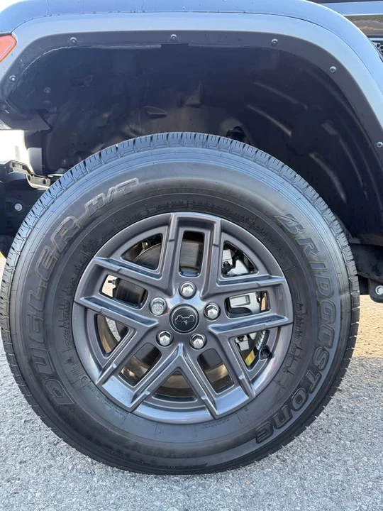 2025 Jeep JT Gladiator - Image 9 of 12