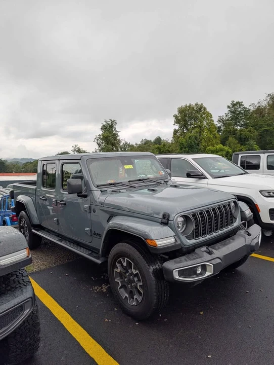 2025 Jeep JT Gladiator - Image 3 of 7