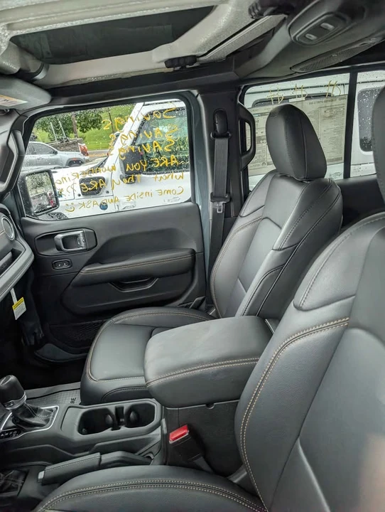 2025 Jeep JT Gladiator - Image 5 of 7