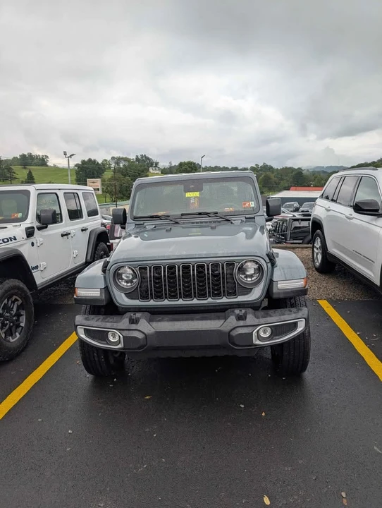 2025 Jeep JT Gladiator - Image 2 of 7