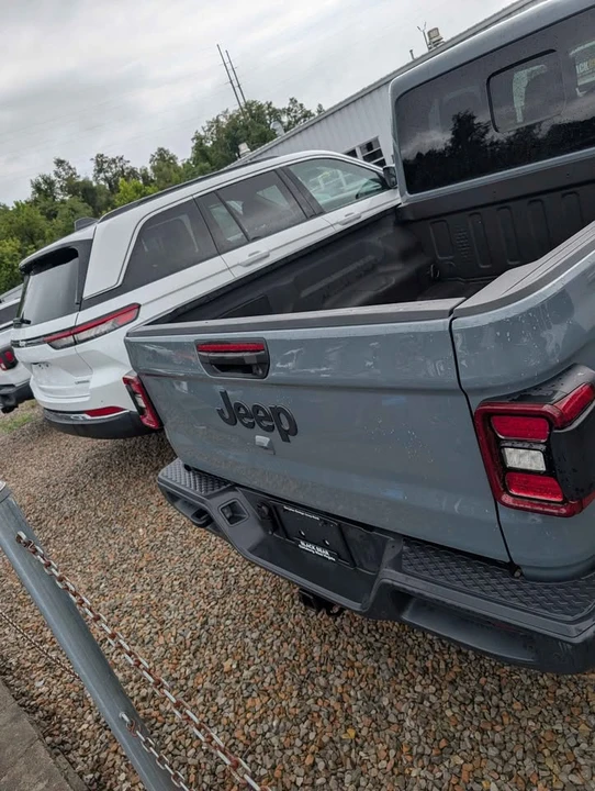 2025 Jeep JT Gladiator - Image 4 of 7