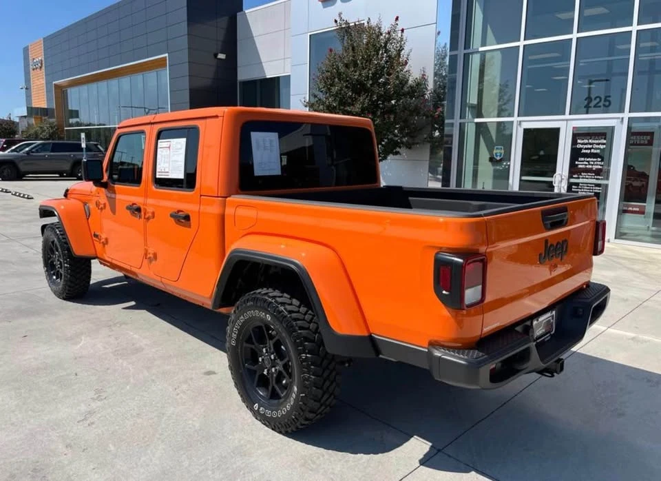 2025 Jeep JT Gladiator - Image 12 of 15