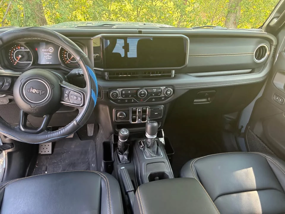 2025 Jeep JT Gladiator - Image 9 of 11